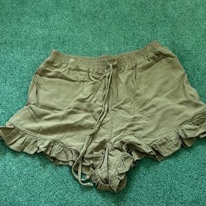 American Eagle women’s olive green ruffle bottom soft shorts size small